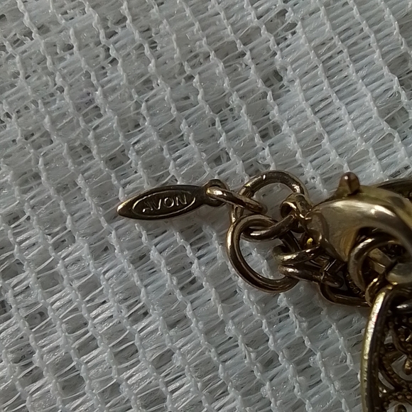 Avon goldtone double chain and pendant with dangles necklace - Picture 4 of 6